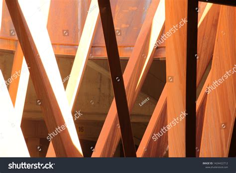 Collum Inside Building 的图像结果