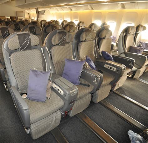 Economy Business First Class 的图像结果