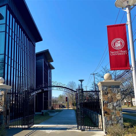 Sacred Heart University: Admissions, Ranking, Acceptance Rate, Courses ...