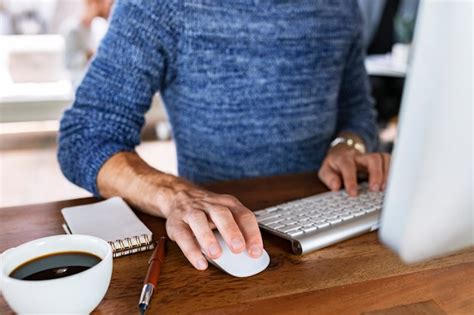 Manager Using Computer 的图像结果