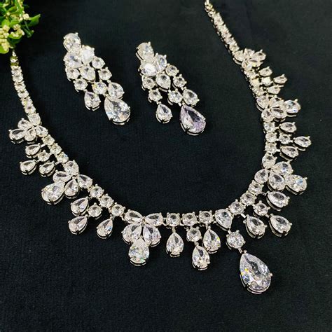 Ad Semi neckpiece