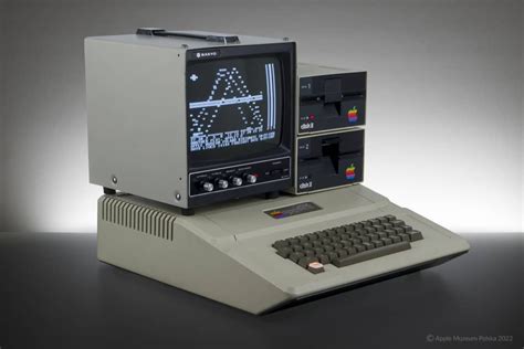 Apple II Computer Collection 的图像结果