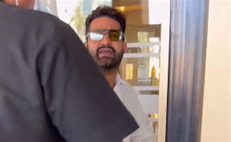 साउथ सुपरस्टार के बॉलीवुड में कदम रखते ही बदल गए तेवर, पैपराजी पर किया ...