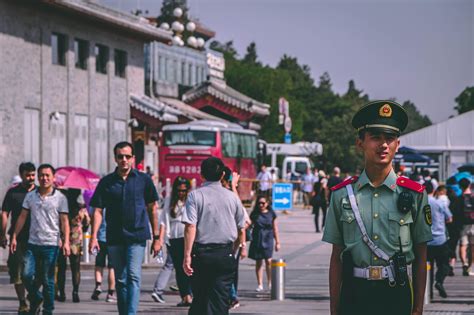 People Standing Outside 的图像结果