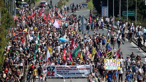 Anti-Globalization Protesters 的图像结果