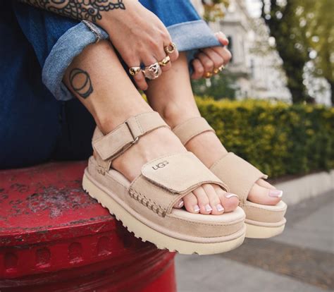 UGG Goldenstar Sandals Driftwood - Women’s Sandals