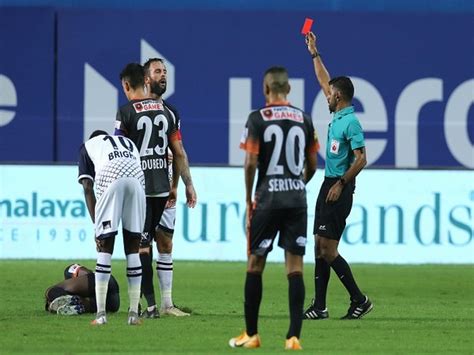 ISL 7: East Bengal to file complaint against referee