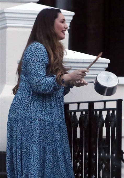 KELLY BROOK Cheers Emergency Personnel in London 04/16/2020 – HawtCelebs