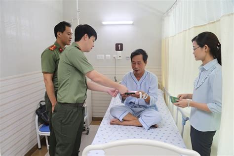 越南出入境管理局为病患者出国就医签发护照 | 社会 | Vietnam+ (VietnamPlus)