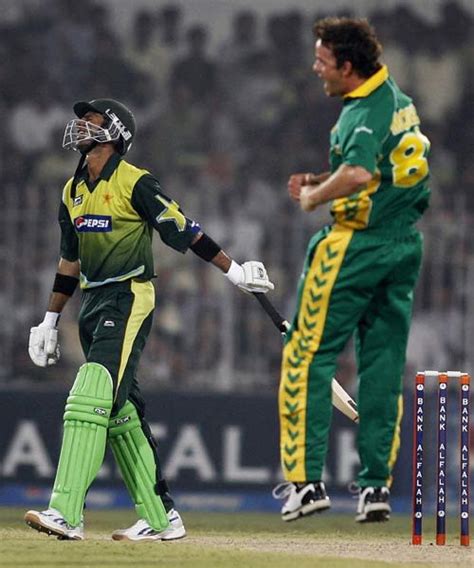 Albie Morkel is thrilled at dismissing Shoaib Malik | ESPNcricinfo.com