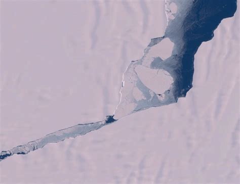 German Ship Remarkably Squeezes Through Mega-Iceberg Channel In Antarctica