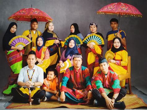 The ethnolinguistic group called as the "People of the Lake" is the ...