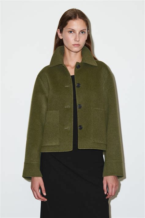 BOXY DOUBLE-FACED WOOL SHORT JACKET - KHAKI | COS