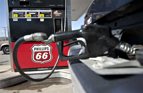 Phillips 66 confirms ‘some’ layoffs as it restructures under new leader