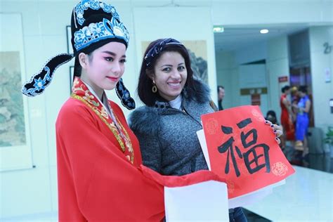 宁波市外办组织外籍人士参观体验文化广场--中国宁波网-新闻中心
