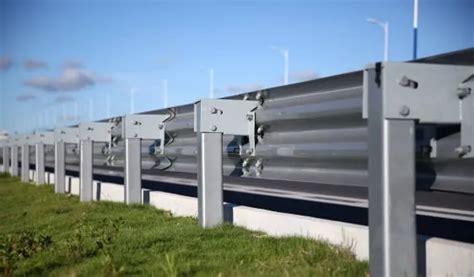 Top H2W4 Thrie Beam Crash Barriers Manufacturer, Supplier