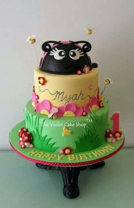 Making a Ladybug Cake 的图像结果