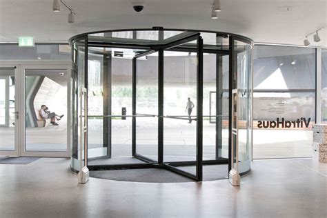 Find the right GEZE revolving door for your needs | GEZE