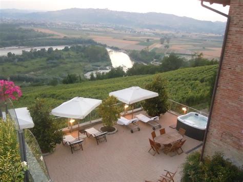 CASA BOFFA CAMERE (Barbaresco) - Guesthouse Reviews, Photos, Rate ...