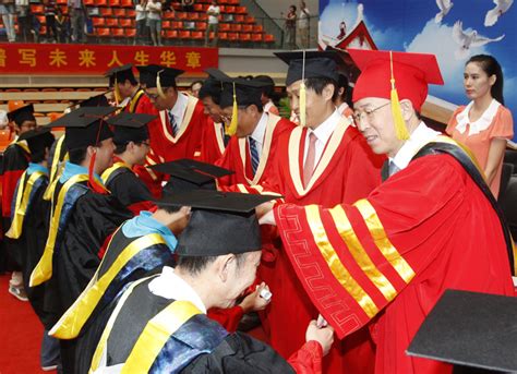 学院隆重举行2017届毕业生毕业典礼暨优秀毕业生表彰大会-天津交通职业学院