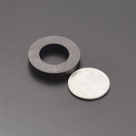 Magnets Ring Ferrite Triomag Demension: 32 x 18 x 7 mm – REES52