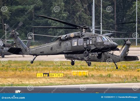 United States Army Sikorsky UH-60 Blackhawk Transport Helicopter ...