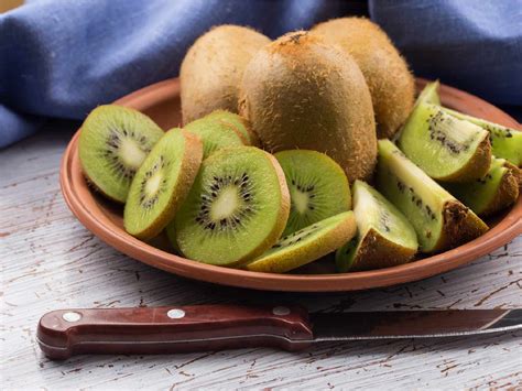 Do You Refrigerate Kiwi? The Best Way To Keep Them Fresh