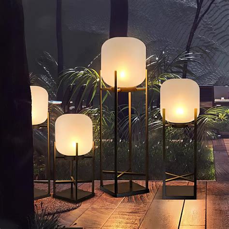 Lantern Solar Outdoor Floor Lamp – Vakkerlight