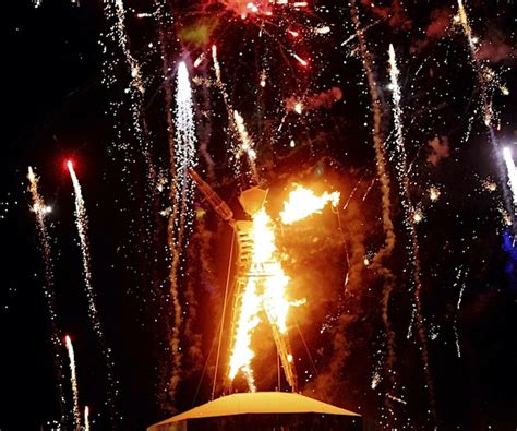 Rain, Mud Strand Burning Man Revelers in Nevada | Newsmax.com