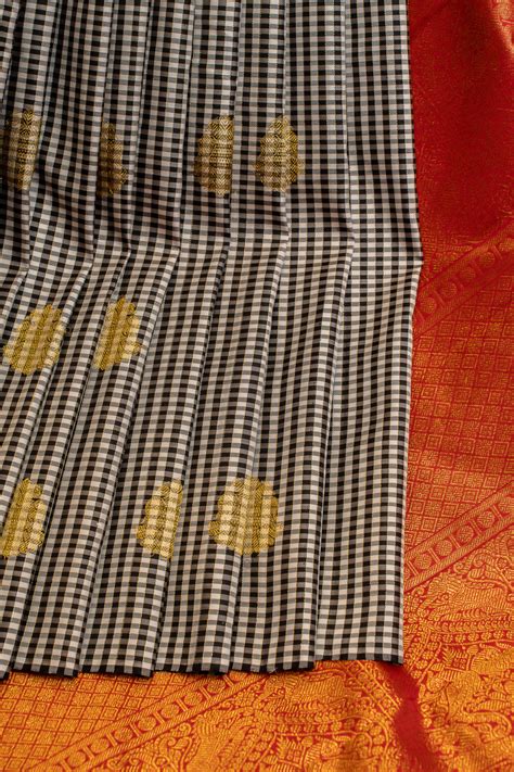 Black and white borderless checks pure Kanchipuram silk saree – Clio Silks