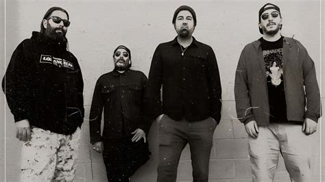 Download Deftones Band Members Group Wallpaper | Wallpapers.com