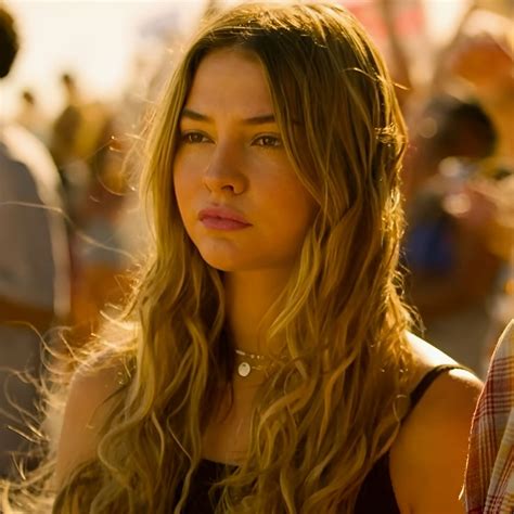 Pin de 🐈‍⬛ em Outer Banks | Atrizes, Cabelo, Garotas