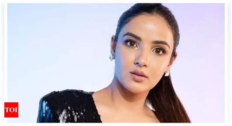 Jasmine Bhasin shares an update with fans on eye infection after ...