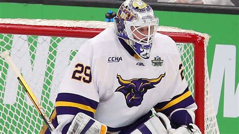 Dryden McKay, Hobey Baker Award winner as top NCAA men's hockey player ...