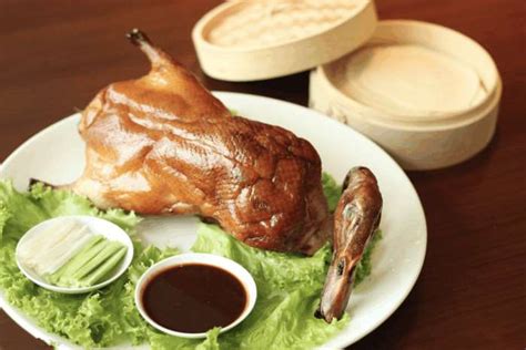 北京烤鸭与广东烧鸭有何区别？不仅仅是味道不同，还是行家看得透_美食