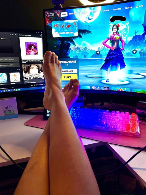 Fortnite and feet : r/OnlyFansFootLovers