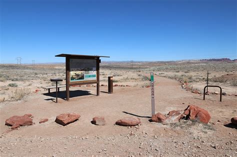 gjhikes.com: Mill Canyon Dinosaur Tracksite