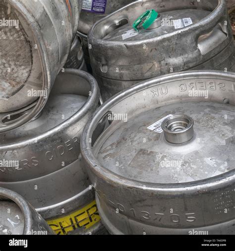 Aluminium or stainless steel beer barrels / kegs (Names of branded ...