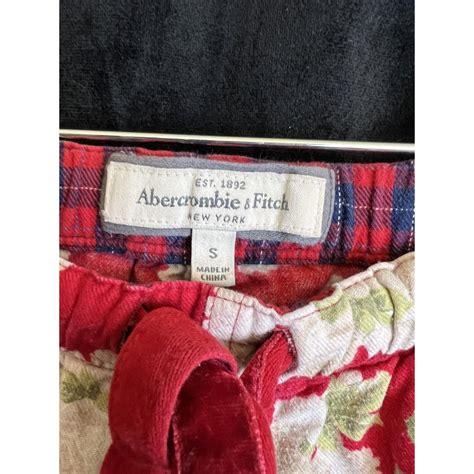 Abercrombie & Fitch Lounge Pants Floral Red Size... - Depop