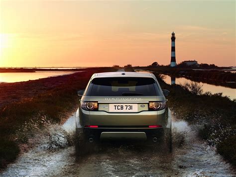 Land Rover Discovery Sport (2015) - picture 99 of 131