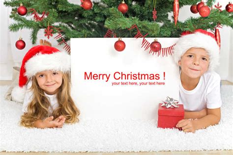 圣诞节小宝宝图片-趴在圣诞礼物盒里的小宝宝素材-高清图片-摄影照片-寻图免费打包下载