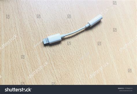 1,336 Lightning Phone Jacks Images, Stock Photos & Vectors | Shutterstock
