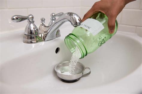 How to Unclog a Drain With Baking Soda and Vinegar