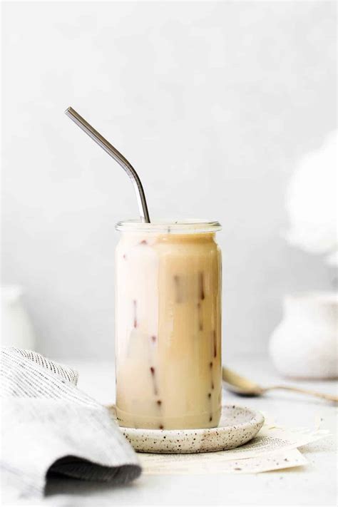 Iced London Fog Latte (only 30 calories!) - Fit Foodie Finds