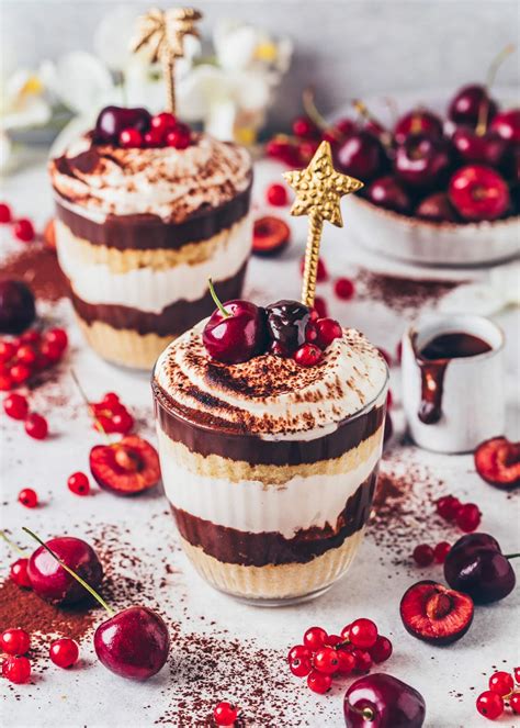 Vegan Tiramisu Dessert with Chocolate Cream (Easy Recipe) - Bianca ...