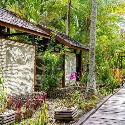 NABUCCO DIVE RESORT - EXTRA DIVERS, MARATUA (Maratua Island, Derawan ...