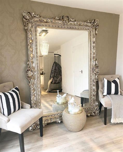 Modern Livingroom looks? What a nice livingroom. It’s Friday have a ...