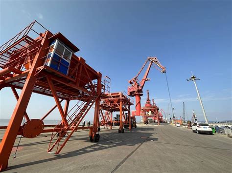 新年新气象 台州头门港区靠港作业货船单排到春节前-台州频道