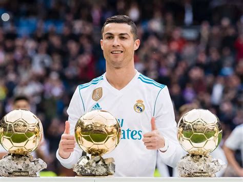 Ronaldo Playing Soccer 的图像结果