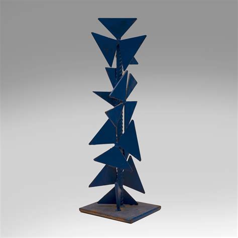 Lot - A welded iron triangles sculpture (H:40cm)
